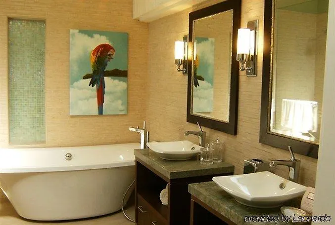 Romora Bay Resort & Marina Dunmore Town Hotel