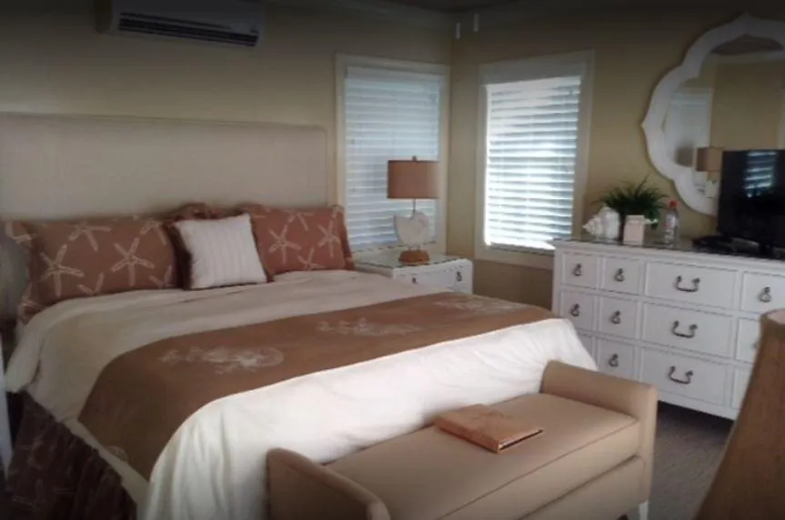 Romora Bay Resort & Marina Dunmore Town Hotel