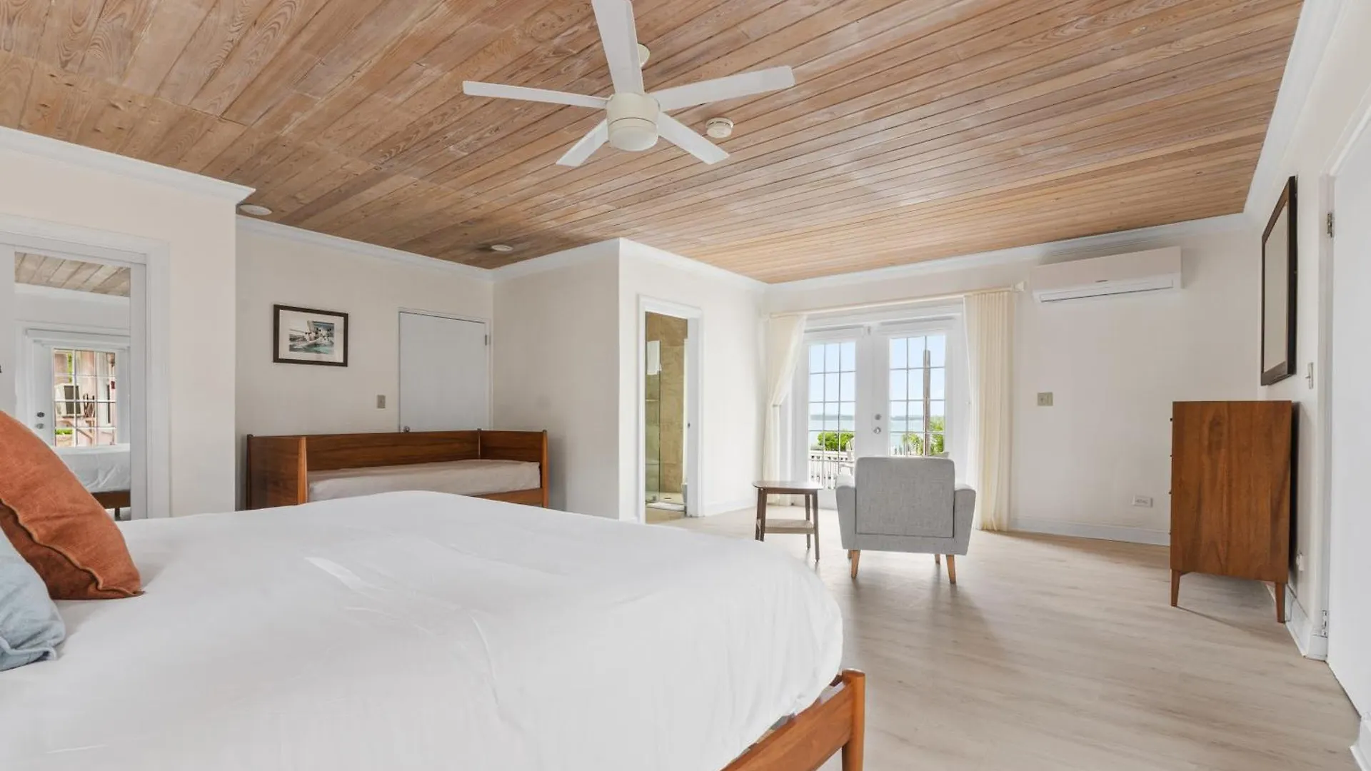 *** Hotel Romora Bay Resort & Marina Dunmore Town Bahamy