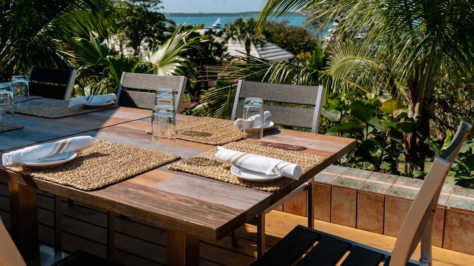 Romora Bay Resort & Marina Dunmore Town Hotel
