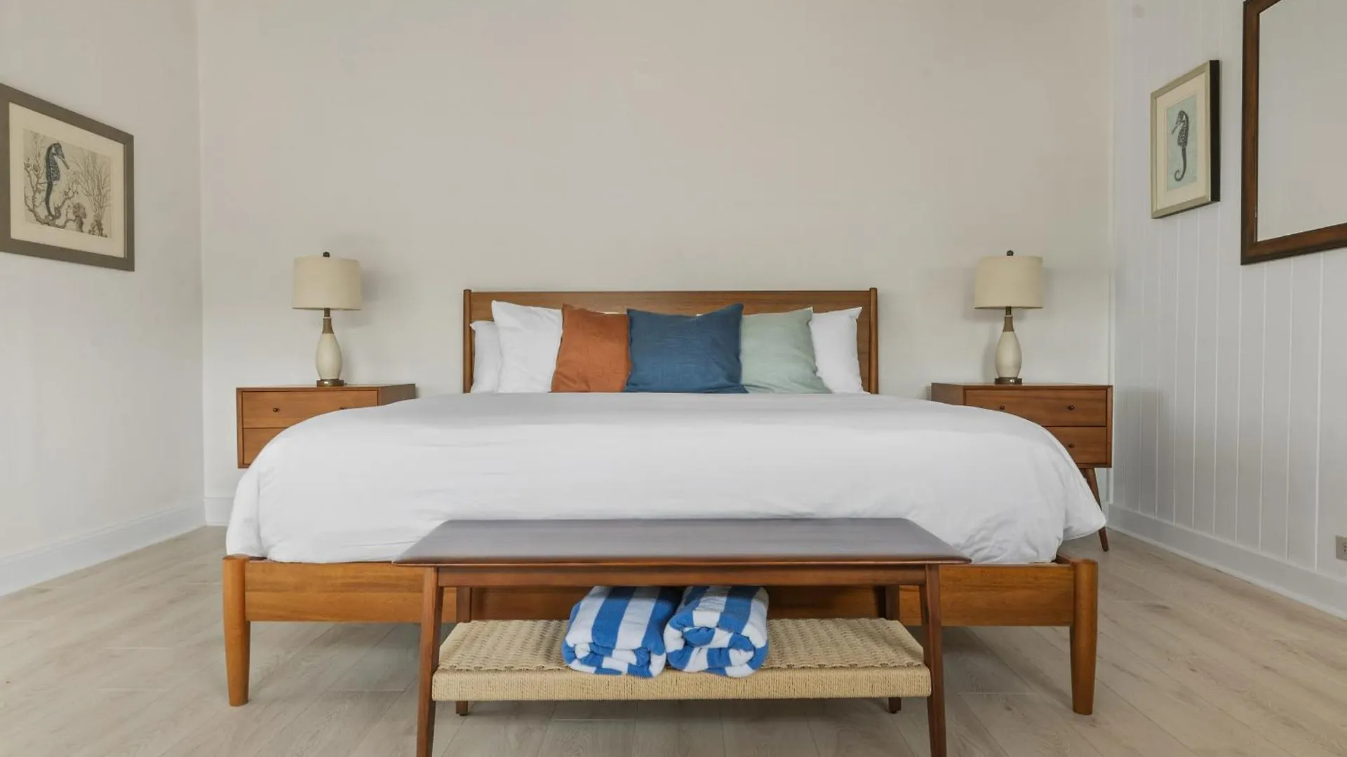 Romora Bay Resort & Marina Dunmore Town Hotel