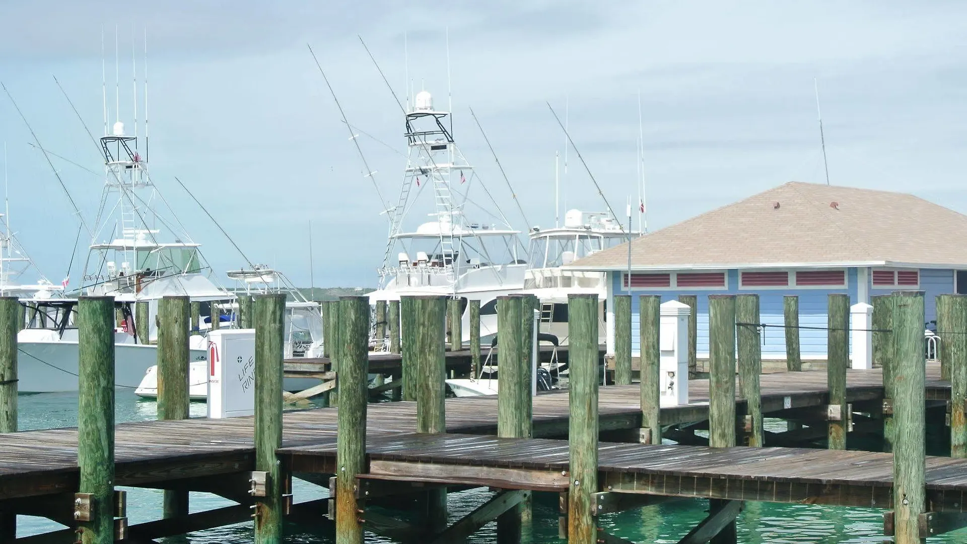 Romora Bay Resort & Marina Dunmore Town Hotel