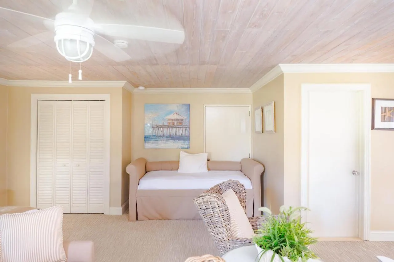 Romora Bay Resort & Marina Dunmore Town Hotel